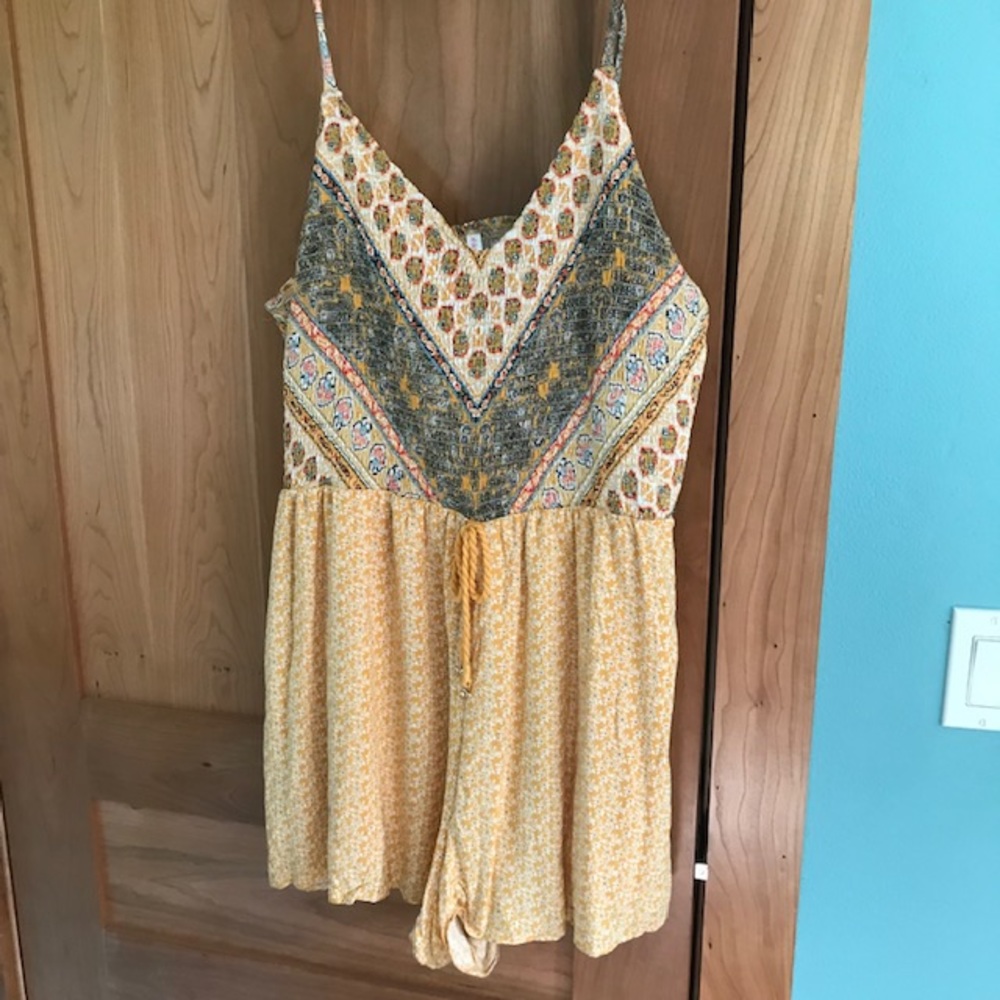 Xhiliration XXL orange blue and yellow paisley print romper stretch top